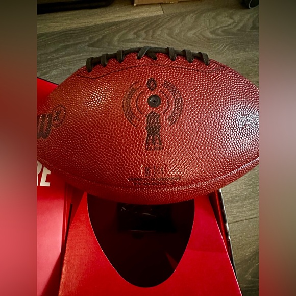 Official NFL Bluetooth Football - Picture 5 of 10